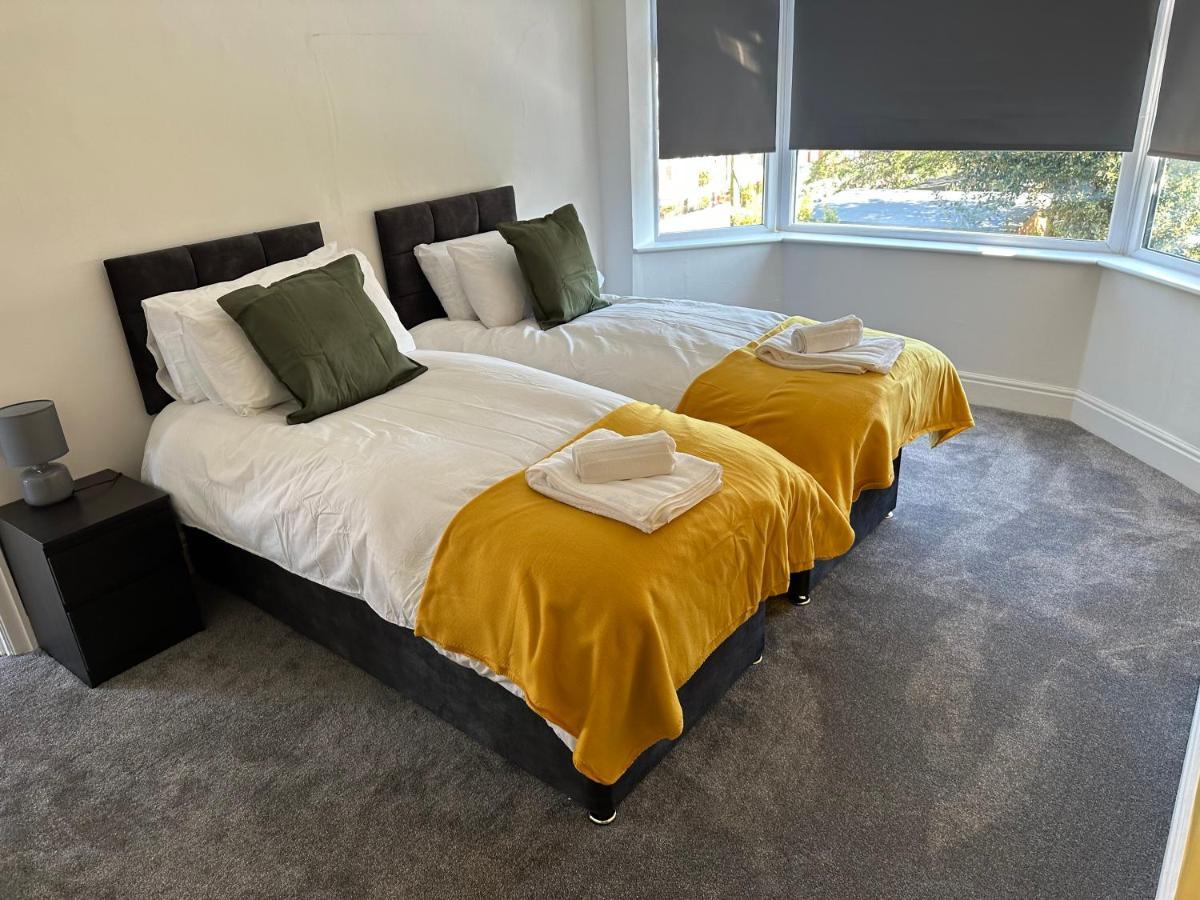 Contractor's Haven: Spacious Near Centre *