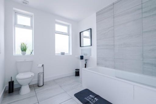 Holiday home Contractor's Haven: Spacious Near Centre